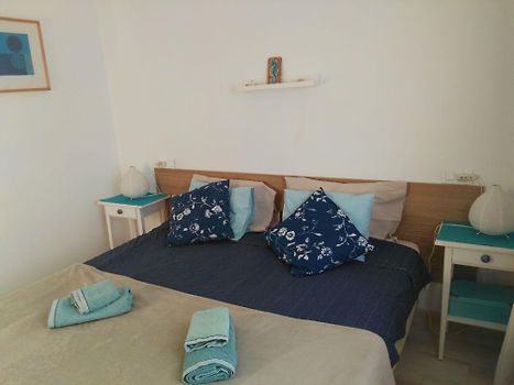 King size bed 
